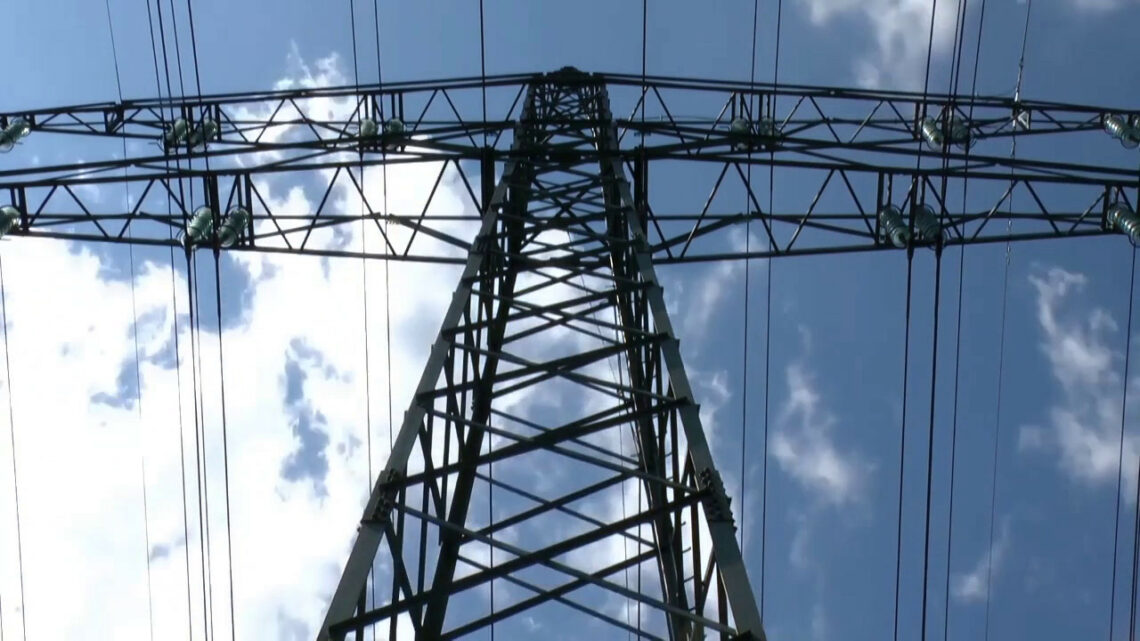 Bollette, nel 2022 per luce e gas rincari per 82,6 miliardi Bollette, nel 2022 per luce e gas rincari per 82,6 miliardi
