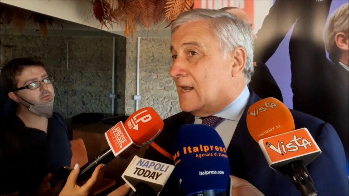 Tajani “Dovremmo regalare un pannello solare a ogni famiglia” Tajani “Dovremmo regalare un pannello solare a ogni famiglia”