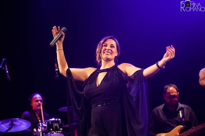 Roberta Tondelli in concerto a Villa Bruno: Napoli al…Massimo Roberta Tondelli in concerto a Villa Bruno: Napoli al…Massimo