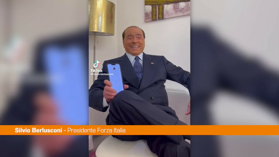 Berlusconi “La barzelletta fa bene, è terapeutica” Berlusconi “La barzelletta fa bene, è terapeutica”