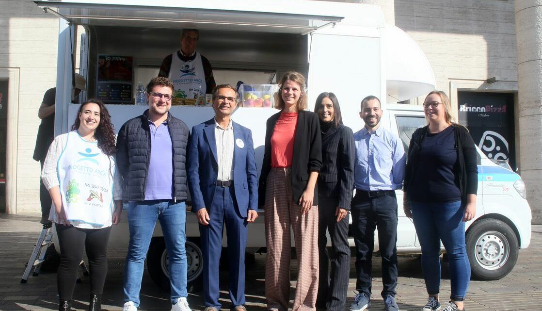 A Padova la “Cucina Mobile”, 100 pasti a settimana per i senza dimora A Padova la “Cucina Mobile”, 100 pasti a settimana per i senza dimora