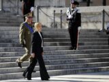 Meloni depone una corona d’alloro all’Altare della Patria
