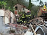 Esplosione di una palazzina a Lucca, due morti