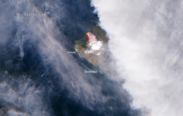 L’eruzione dello Stromboli vista dallo spazio