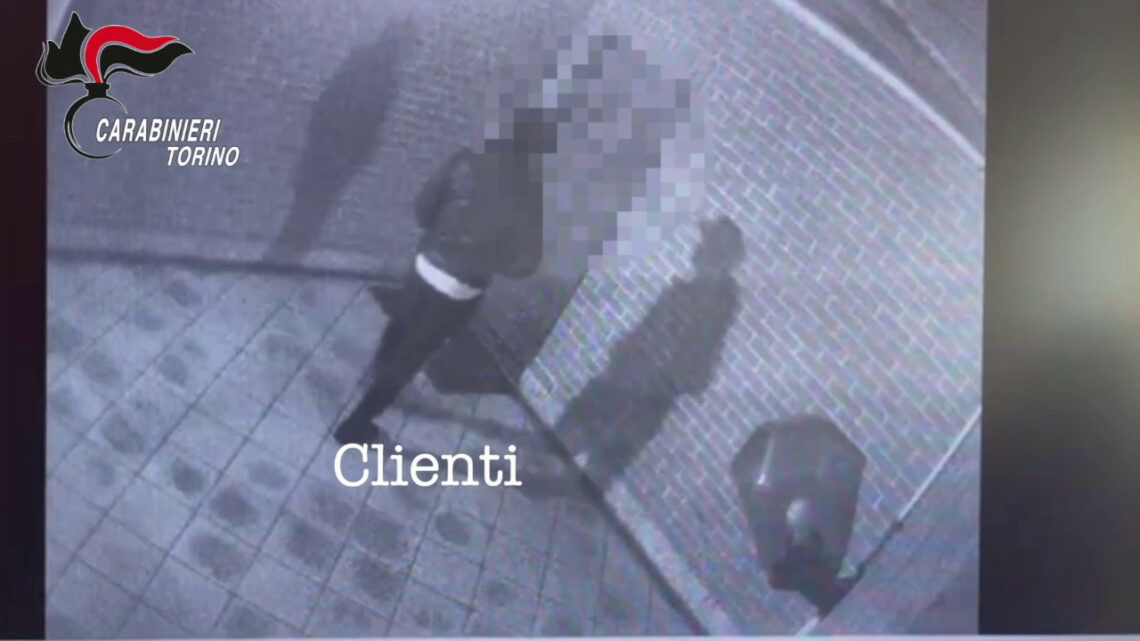Sesso in cambio di crack a Torino, 4 indagati Sesso in cambio di crack a Torino, 4 indagati