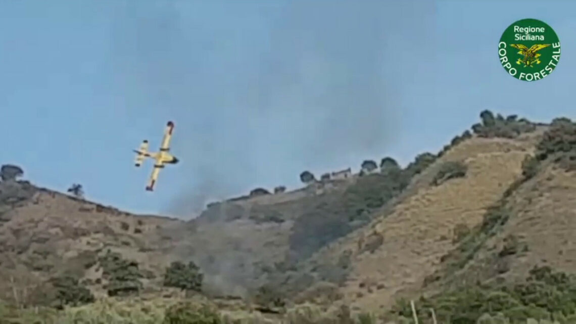 Canadair precipita sull’Etna, le immagini dell’incidente Canadair precipita sull’Etna, le immagini dell’incidente