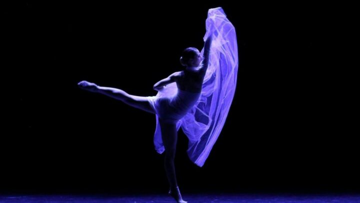 Lux et Umbra, la performance di Mart Company al Teatro Summarte