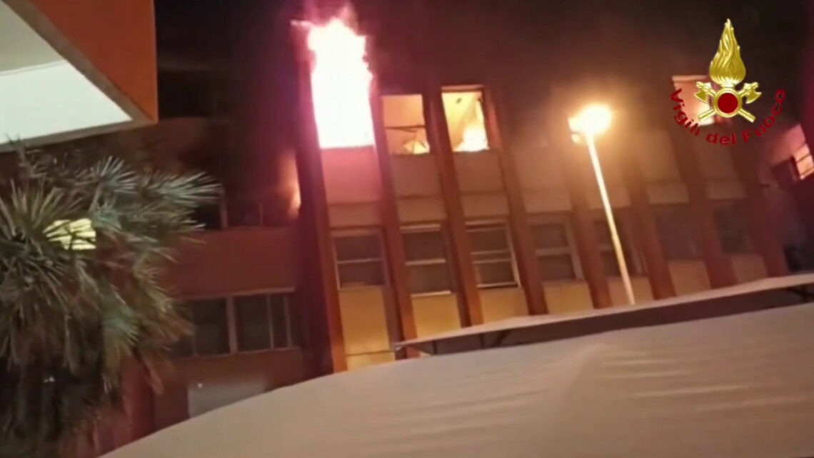 Incendio in un ospedale in provincia di Salerno, evacuati pazienti Incendio in un ospedale in provincia di Salerno, evacuati pazienti