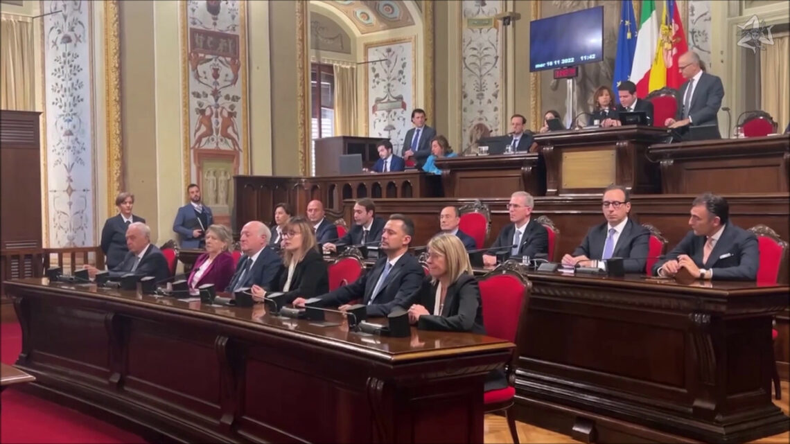 Giurano all’Ars i 12 assessori regionali della giunta Schifani Giurano all’Ars i 12 assessori regionali della giunta Schifani