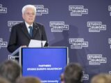 Mattarella “La sfida dei migranti si vince con la solidarietà”