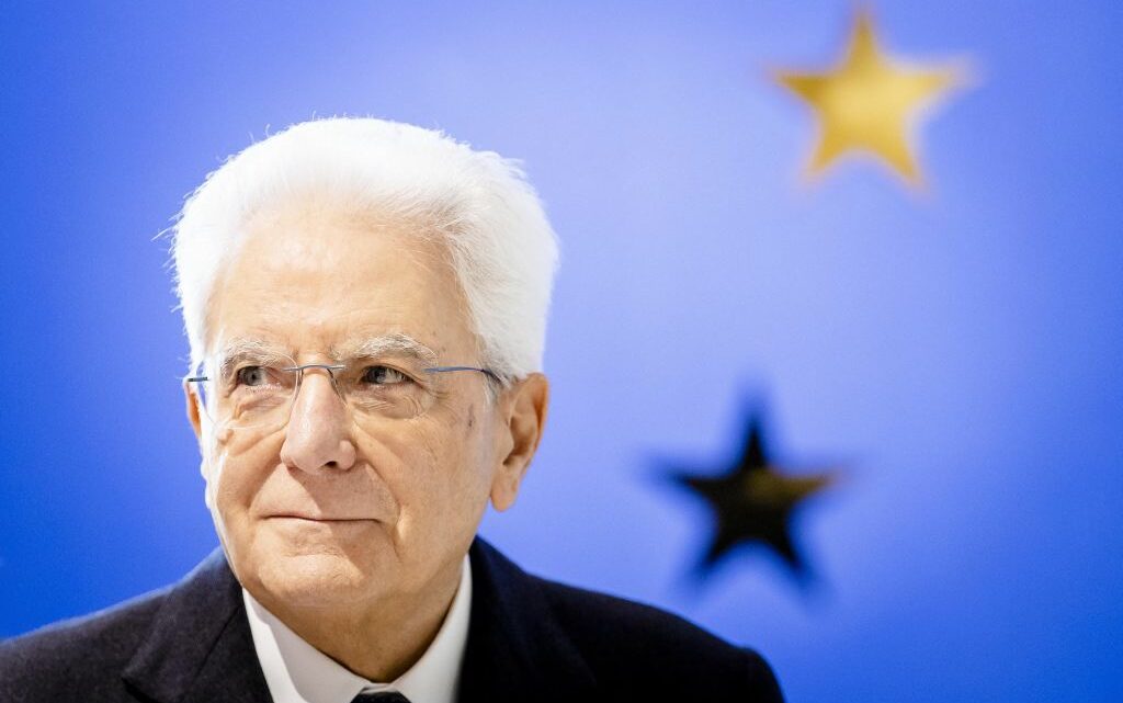 Mattarella “Il mio pensiero a chi ha sacrificato la vita per la pace” Mattarella “Il mio pensiero a chi ha sacrificato la vita per la pace”