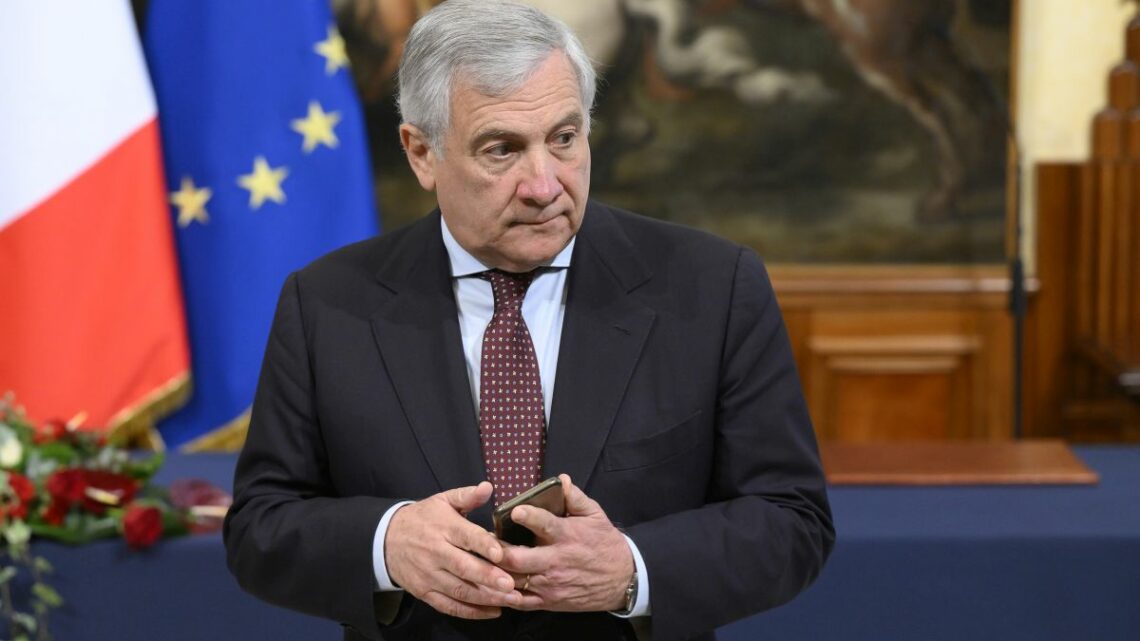 Tajani “La Francia non scarichi i suoi problemi su di noi” Tajani “La Francia non scarichi i suoi problemi su di noi”