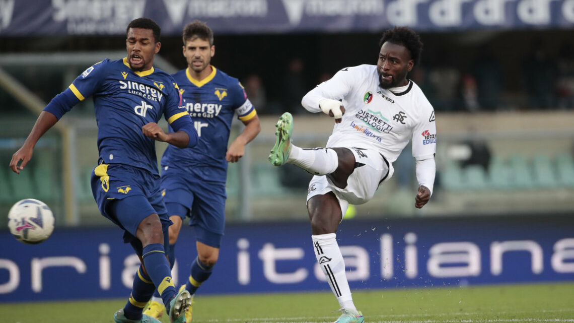 Doppietta Nzola, lo Spezia vince in rimonta a Verona Doppietta Nzola, lo Spezia vince in rimonta a Verona