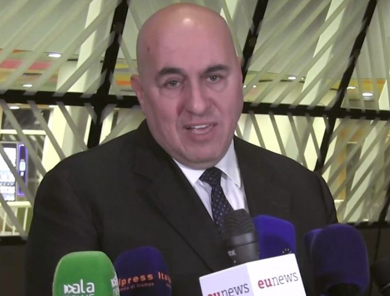 Crosetto “Reddito cittadinanza non verrà tolto a chi non può lavorare” Crosetto “Reddito cittadinanza non verrà tolto a chi non può lavorare”