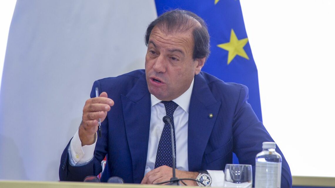 Manovra, Leo “Ora la tregua fiscale, riguarda 19 milioni di cartelle” Manovra, Leo “Ora la tregua fiscale, riguarda 19 milioni di cartelle”