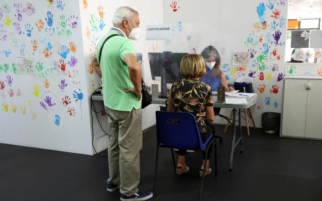 Covid, 229.112 nuovi positivi e 580 decessi nell’ultima settimana Covid, 229.112 nuovi positivi e 580 decessi nell’ultima settimana