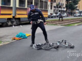 Milano, tram lo investe mentre attraversa binari. Muore a 14 anni