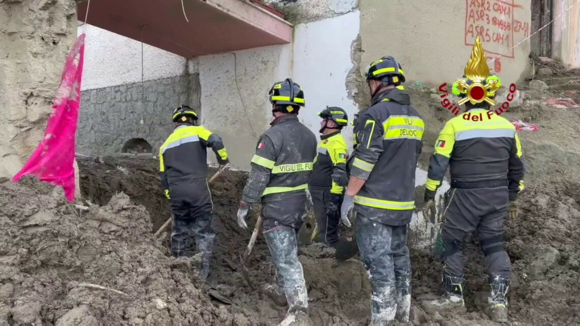 Ischia, proseguono le operazioni di ricerca dei dispersi Ischia, proseguono le operazioni di ricerca dei dispersi