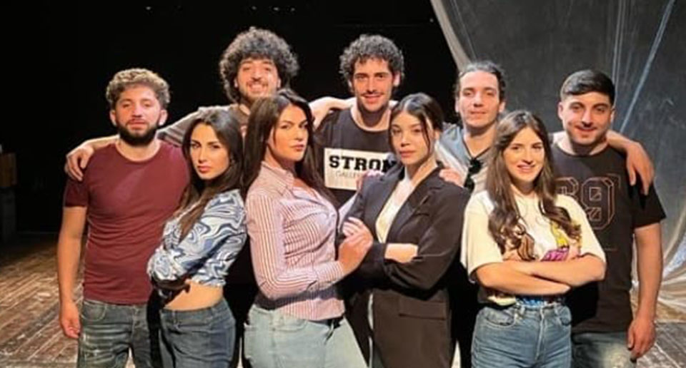 Molto rumore per nulla al Trianon Viviani: Shakespeare diventa pop nella Napoli anni ’90 Molto rumore per nulla al Trianon Viviani: Shakespeare diventa pop nella Napoli anni ’90