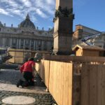 Arriva a San Pietro il Presepe di Sutrio intagliato nel legno da 11 artisti