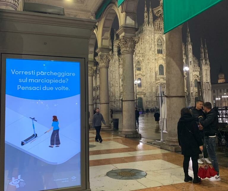 Monopattini a Milano, Unione Italiana Ciechi e Bird contro parcheggio selvaggio Monopattini a Milano, Unione Italiana Ciechi e Bird contro parcheggio selvaggio