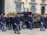 Funerali di Stato di Maroni, arrivo del feretro tra gli applausi