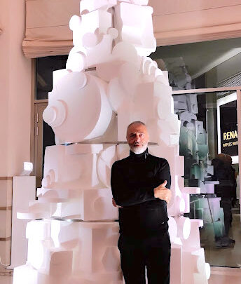 Michele Iodice firma l’Albero d’artista al Renaissance Naples Hotel Mediterraneo
