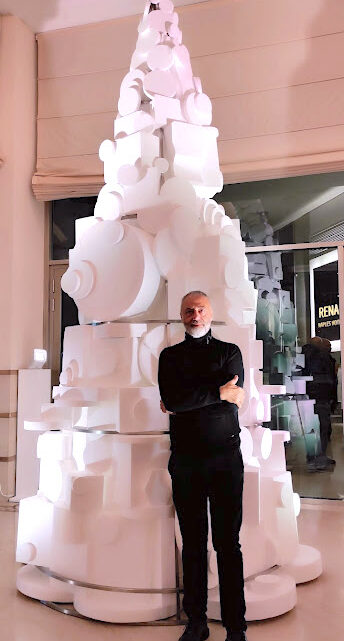 Michele Iodice firma l’Albero d’artista al Renaissance Naples Hotel Mediterraneo Michele Iodice firma l’Albero d’artista al Renaissance Naples Hotel Mediterraneo