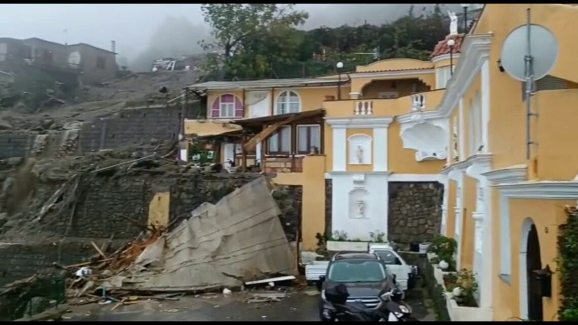 Frana a Ischia, le prime immagini Frana a Ischia, le prime immagini