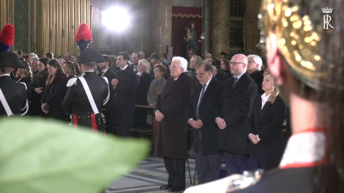 Mattarella ai funerali di Stato di Frattini Mattarella ai funerali di Stato di Frattini