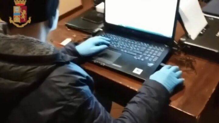 Frode informatica milionaria a una banca, 35 denunciati