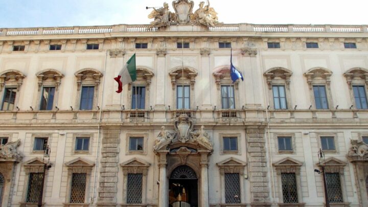 Covid, la Corte costituzionale salva l’obbligo vaccinale