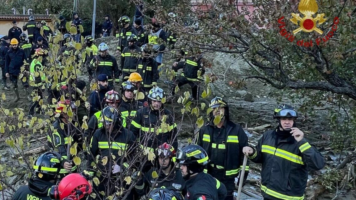 A Ischia si scava alla ricerca dell’ultima persona dispersa A Ischia si scava alla ricerca dell’ultima persona dispersa