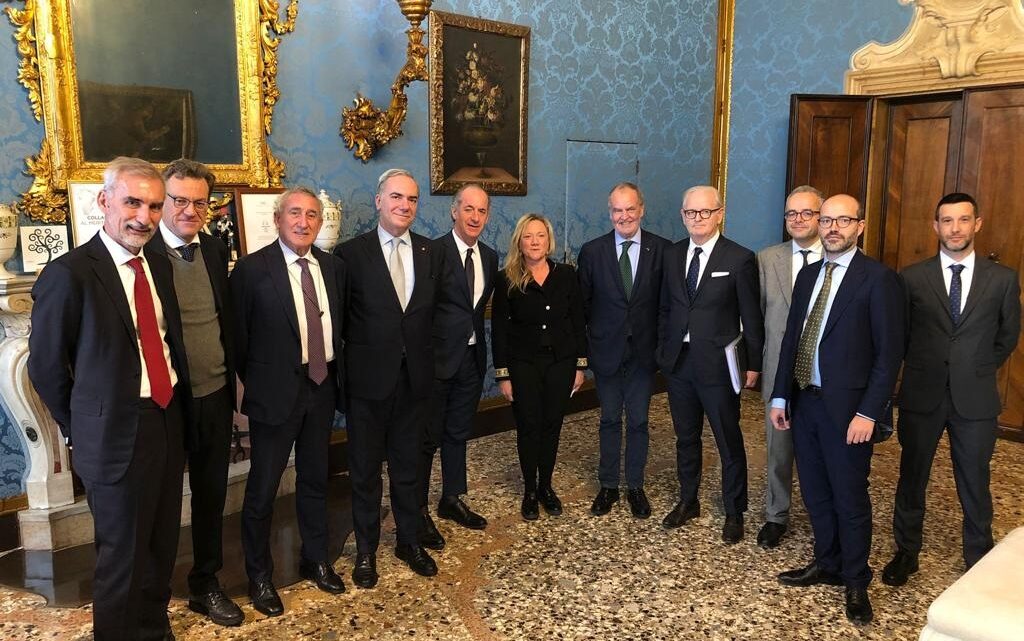 Autonomia, Calderoli “Cabina di regia prevista in legge stabilità” Autonomia, Calderoli “Cabina di regia prevista in legge stabilità”