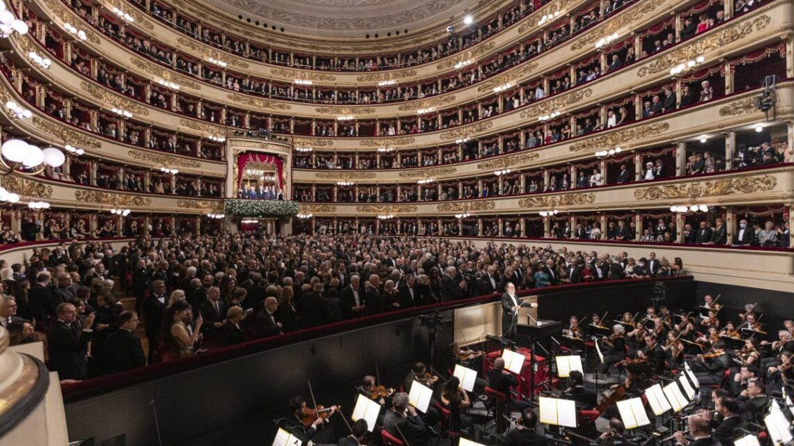 Tredici minuti di applausi per il Godunov alla Scala, ovazione per Mattarella Tredici minuti di applausi per il Godunov alla Scala, ovazione per Mattarella