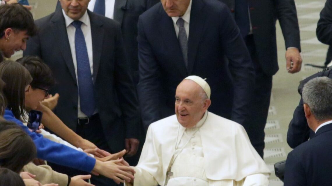 Papa Francesco “Sulla guerra vinca la pace” Papa Francesco “Sulla guerra vinca la pace”