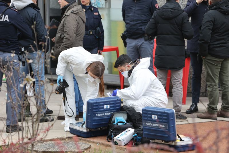 Agguato a Milano, ucciso il titolare di un bar Agguato a Milano, ucciso il titolare di un bar