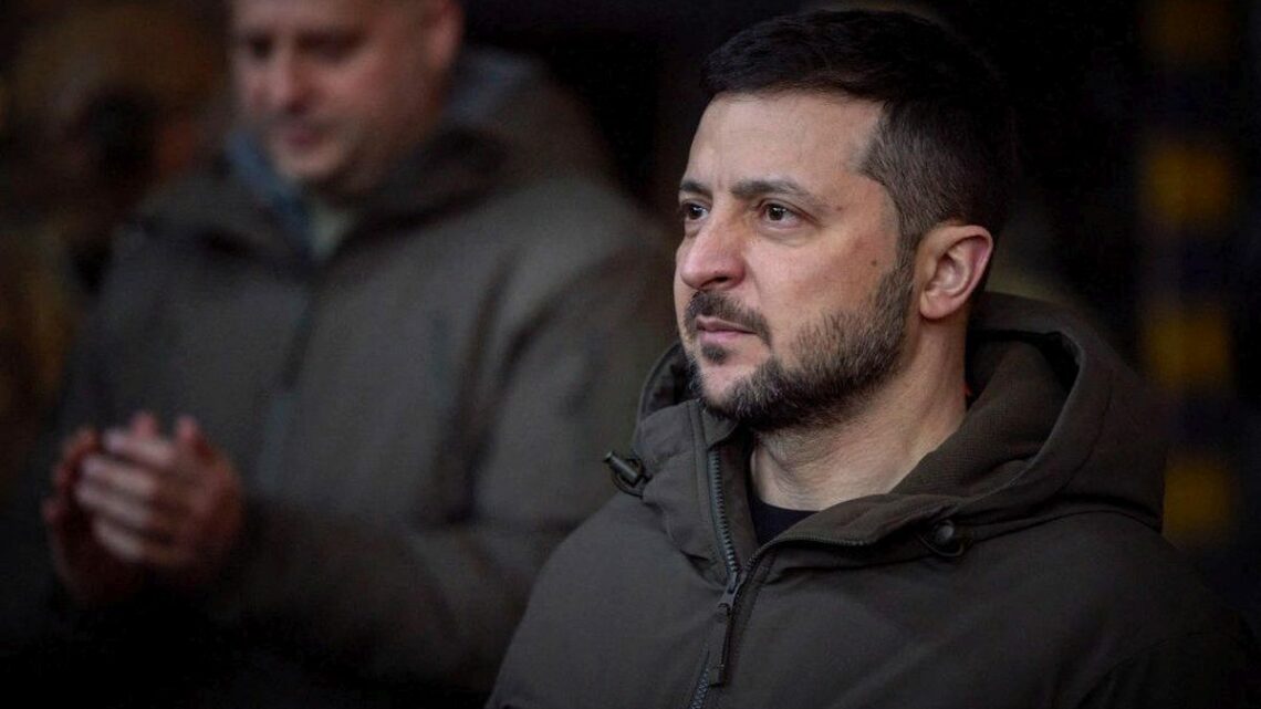 Zelensky negli Usa “Nel 2023 restituiremo la bandiera al popolo ucraino” Zelensky negli Usa “Nel 2023 restituiremo la bandiera al popolo ucraino”