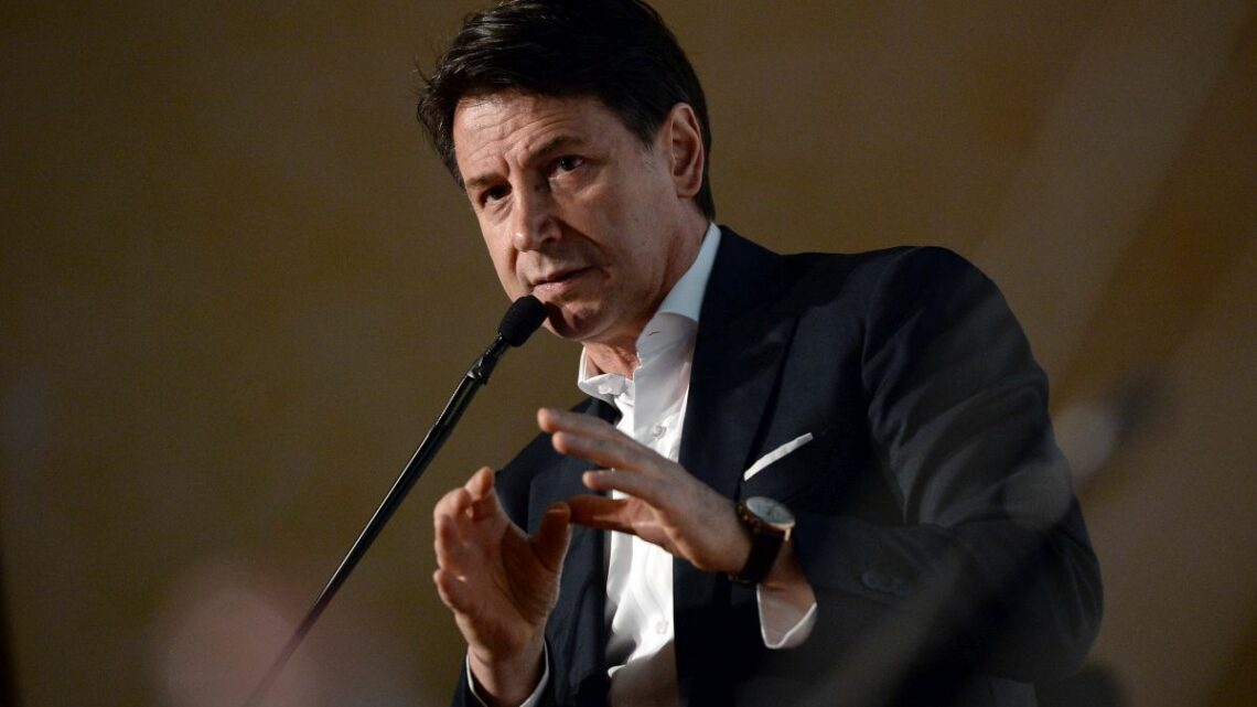Manovra, Conte “Quello che sta accadendo è indecente” Manovra, Conte “Quello che sta accadendo è indecente”