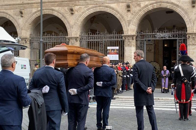 A Roma l’ultimo saluto a Frattini e l’omaggio della politica A Roma l’ultimo saluto a Frattini e l’omaggio della politica