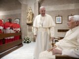 Papa Francesco chiede di pregare per Benedetto XVI. “E’ molto malato”