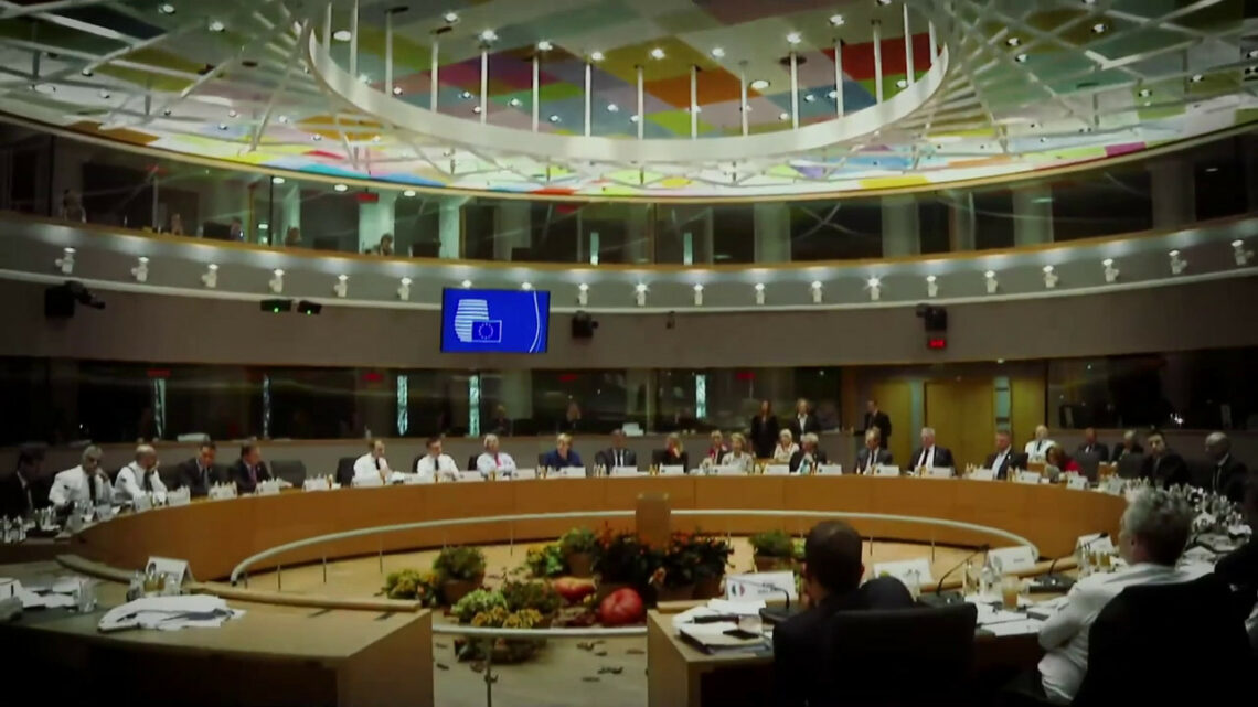 L’Ue promuove la manovra, critiche su pos e contante L’Ue promuove la manovra, critiche su pos e contante