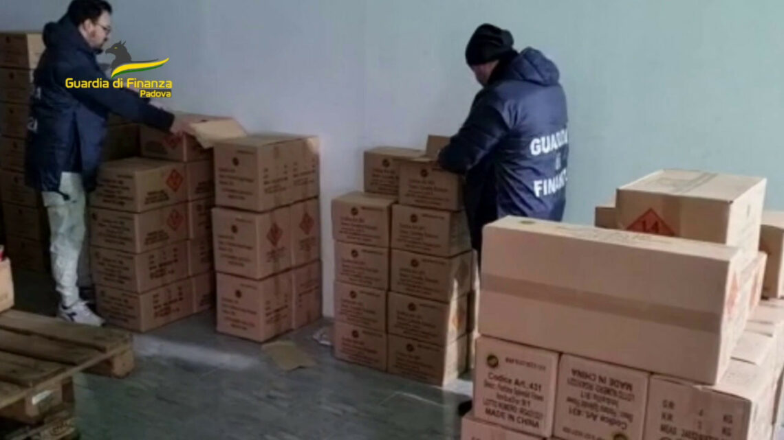 Sequestrate 2,7 tonnellate di articoli pirotecnici pericolosi Sequestrate 2,7 tonnellate di articoli pirotecnici pericolosi