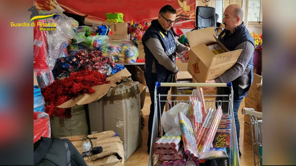 Sequestrati 1,8 tonnellate di fuochi d’artificio pericolosi Sequestrati 1,8 tonnellate di fuochi d’artificio pericolosi