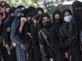 Accesso delle donne all’università vietato in Afghanistan, l’Occidente protesta con i Talebani