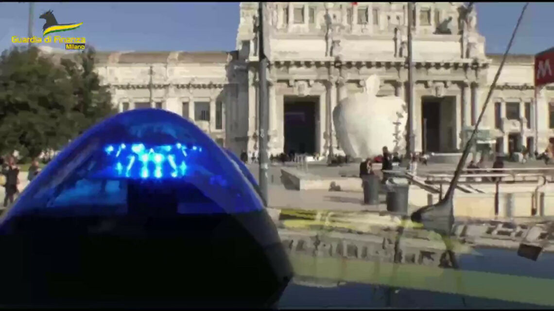 Articoli natalizi non sicuri, maxi sequestro a MIlano Articoli natalizi non sicuri, maxi sequestro a MIlano