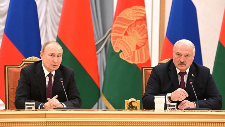 Russia e Bielorussia, l’alleanza si rafforza. Putin e Lukashenko: “Istituita difesa comune”