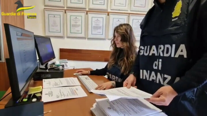 Bookmaker non paga le tasse, gdf Torino sequestra 2 milioni