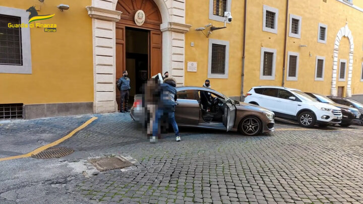 Pericolosa latitante arrestata negli Emirati Arabi ed estradata