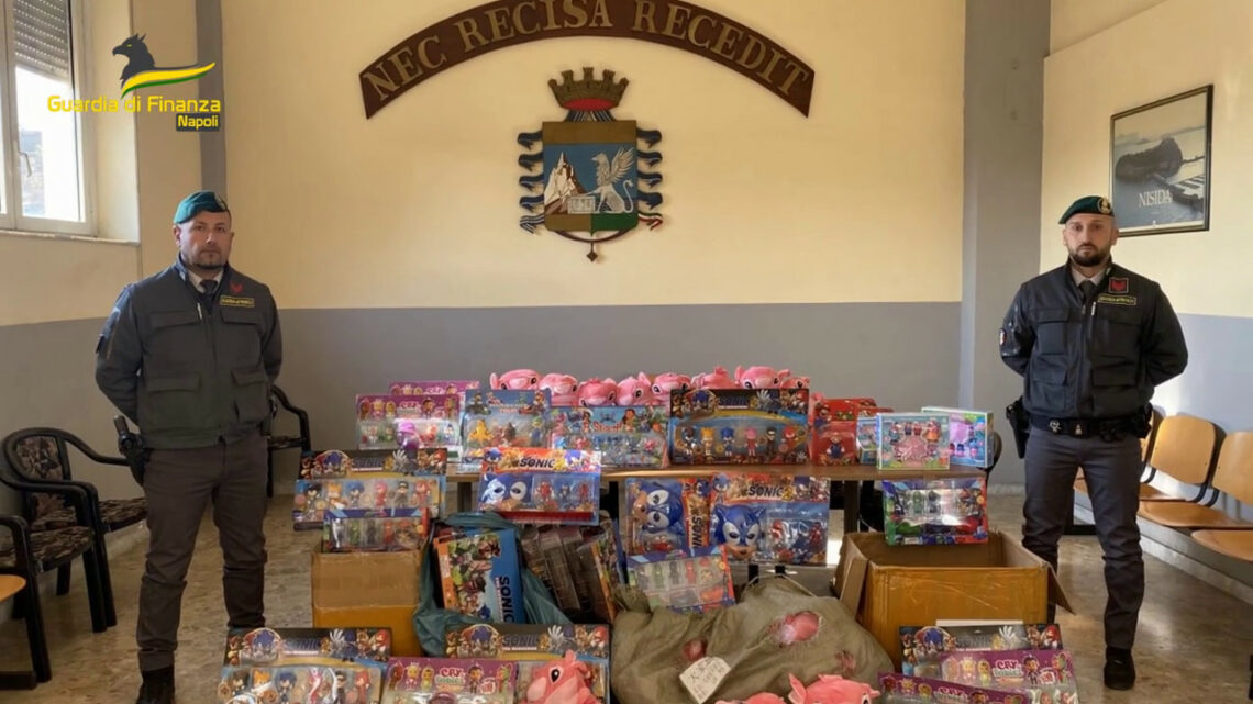 Epifania, sequestrati a Napoli 12 mila articoli non sicuri Epifania, sequestrati a Napoli 12 mila articoli non sicuri